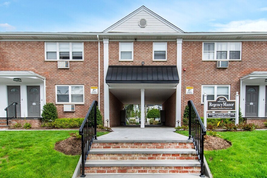 Primary Photo - Regency Manor: In-Unit Washer & Dryer, Col...