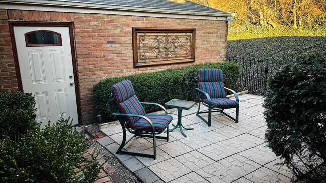 Building Photo - 2948a Candlelight Way