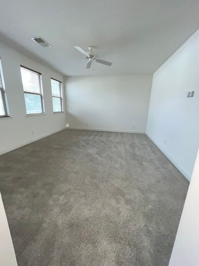 Building Photo - Exceptional 4BR/3BA/3 Car Tandem Garage in...