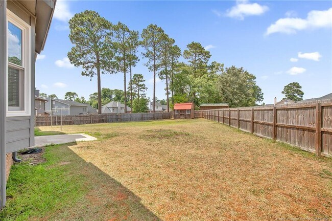 Building Photo - 1931 Daphne Cir
