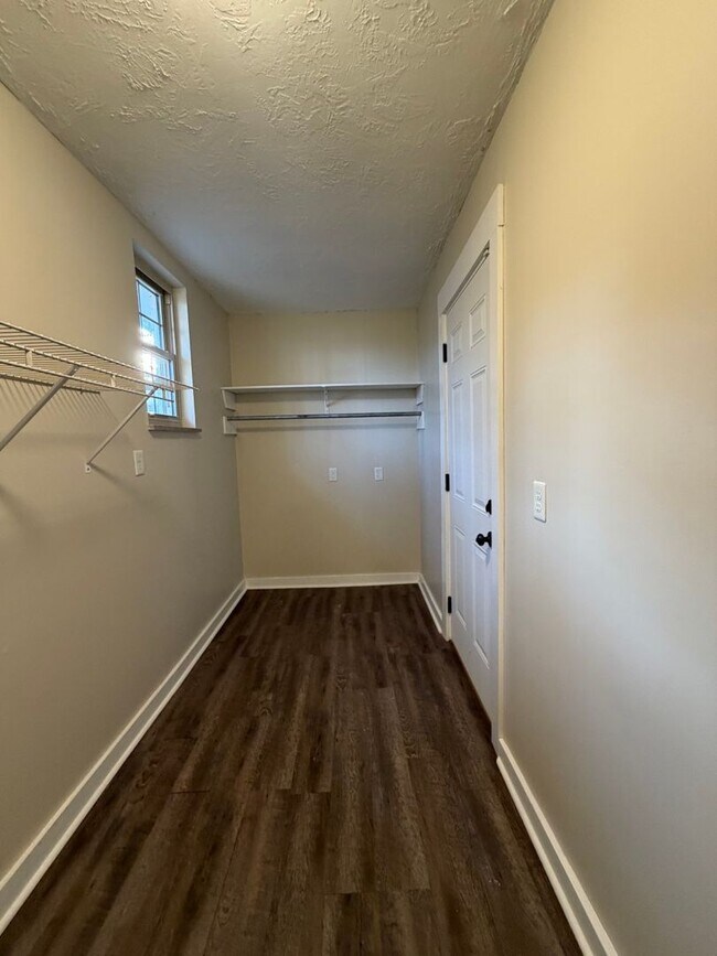 Building Photo - 1046 Tennessee Hills Dr