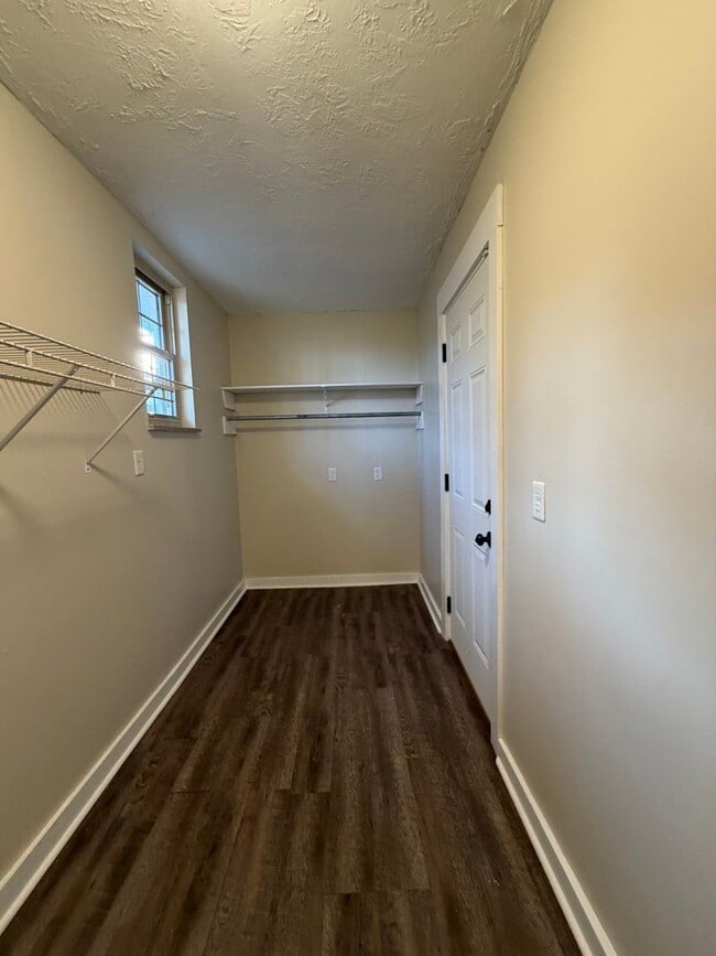 Building Photo - 2 bedroom/1 bath home in West Morristown