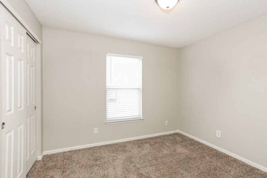 Building Photo - 6906 W Dover Pl