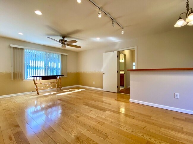 Building Photo - Beautiful Creekside Cottage in North Asheville