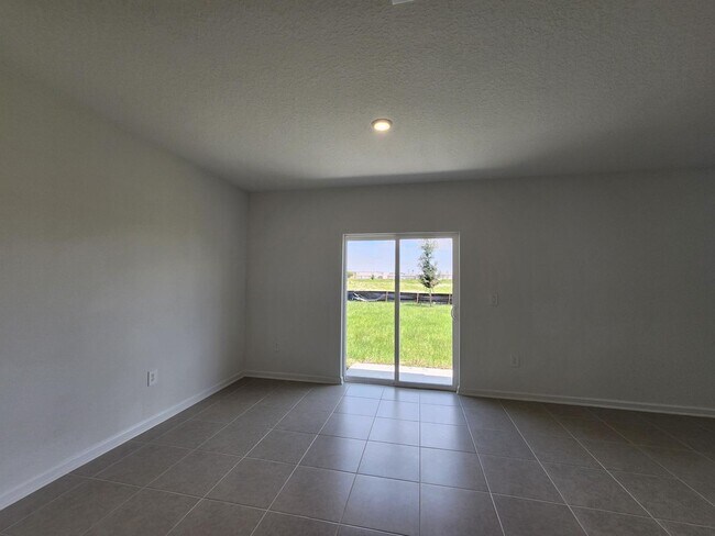 Building Photo - GORGEOUS 4-Bedroom Home in Lake Wales