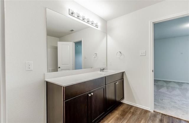 Building Photo - 305 Laurenbrooke Dr