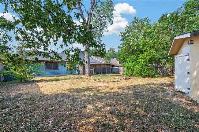 Building Photo - 10215 Missel Thrush Dr