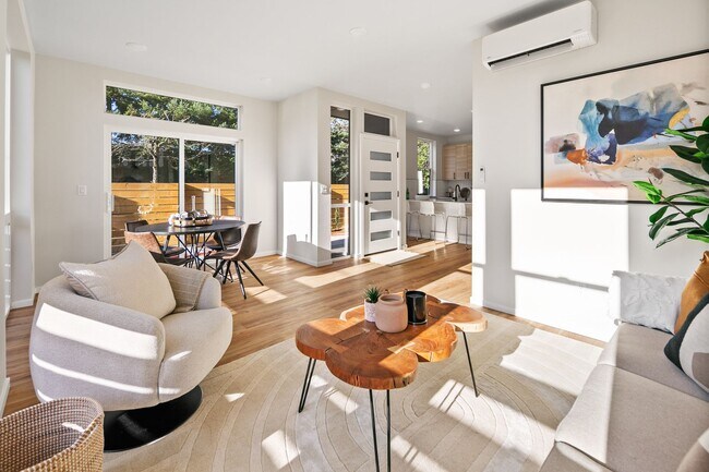 Building Photo - Modern Townhome in Licton Springs – Rooftop Deck & Stylish Living!