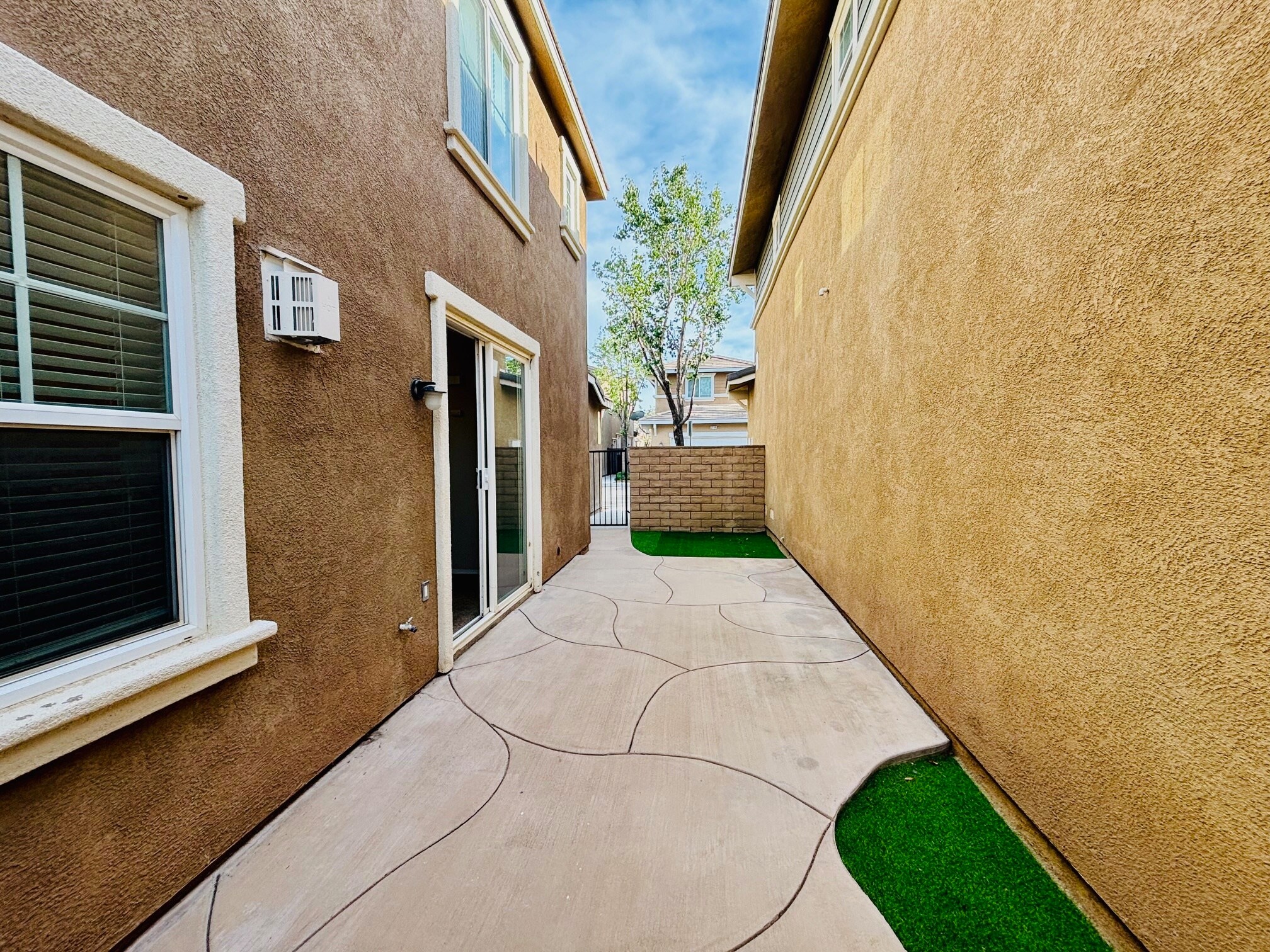 Building Photo - 2553 Sparkling Water Ct