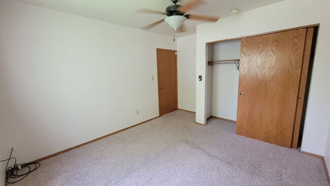Building Photo - 520 Dove St