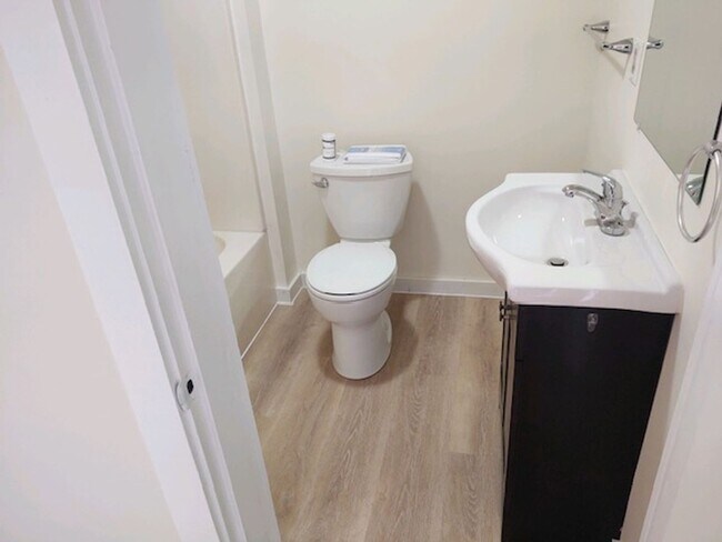 Building Photo - 56 Park St