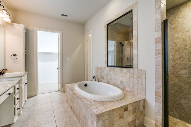 Building Photo - Executive Home • Gated Las Colinas Communi...