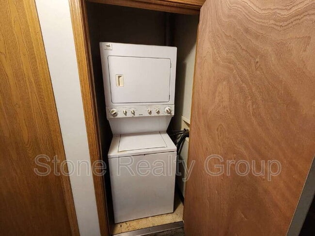 Building Photo - 700 S 7th St