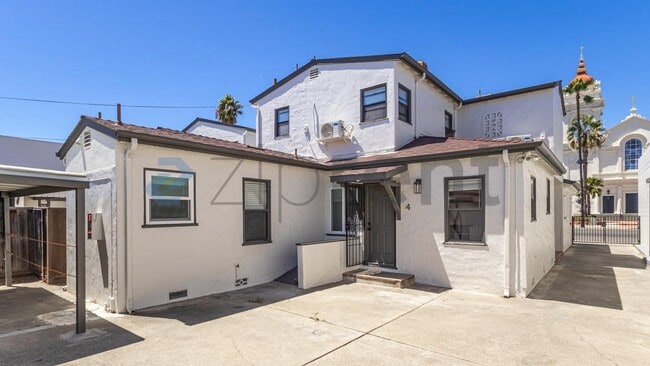 Building Photo - 1390 E Santa Clara St
