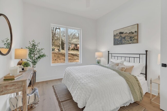 Building Photo - 2306 Ilolo St