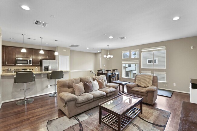 Building Photo - 241 N Lenox St