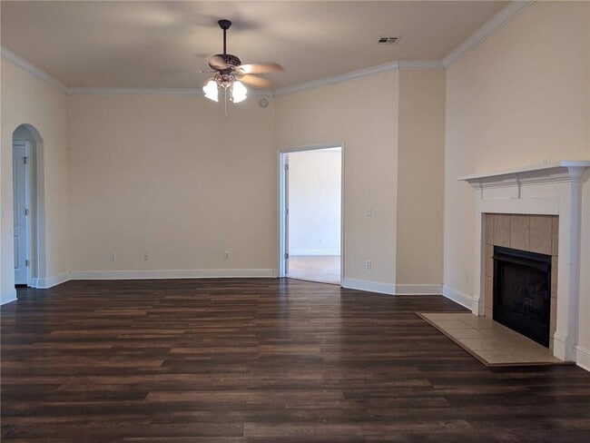 Building Photo - 560 Dogwood St