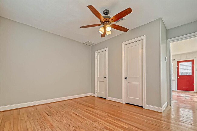 Building Photo - 802 E 29th St
