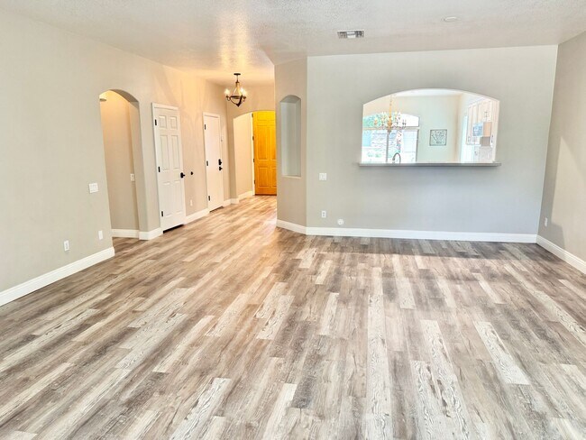 Building Photo - Pristine Single Level 3 Bedroom Home In The Sought After Gated Lagos Vistoso Community in Chandler!