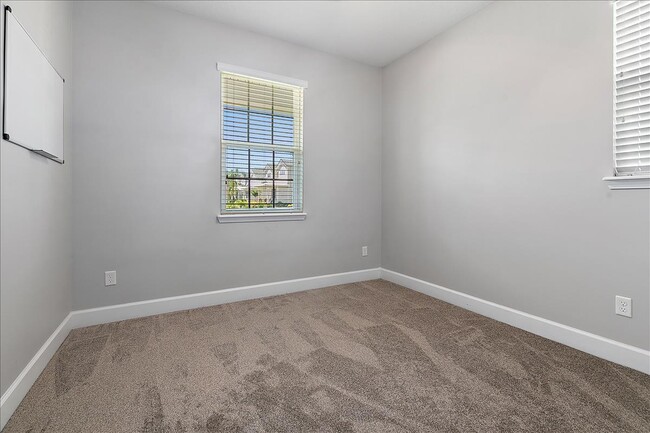 Building Photo - 1021 Seaside Dr N