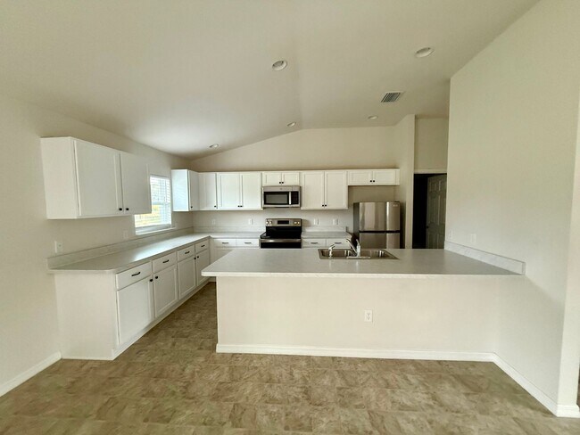 Building Photo - 3BR/2BA Home in Marion Oaks – Spacious Lot & Convenient Location