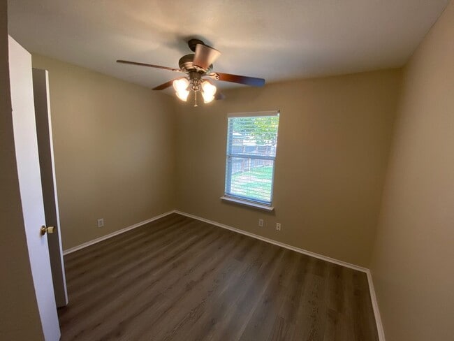Building Photo - Charming and Spacious Home in a Quiet and ...