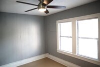 Building Photo - 1116 N Bell Ave