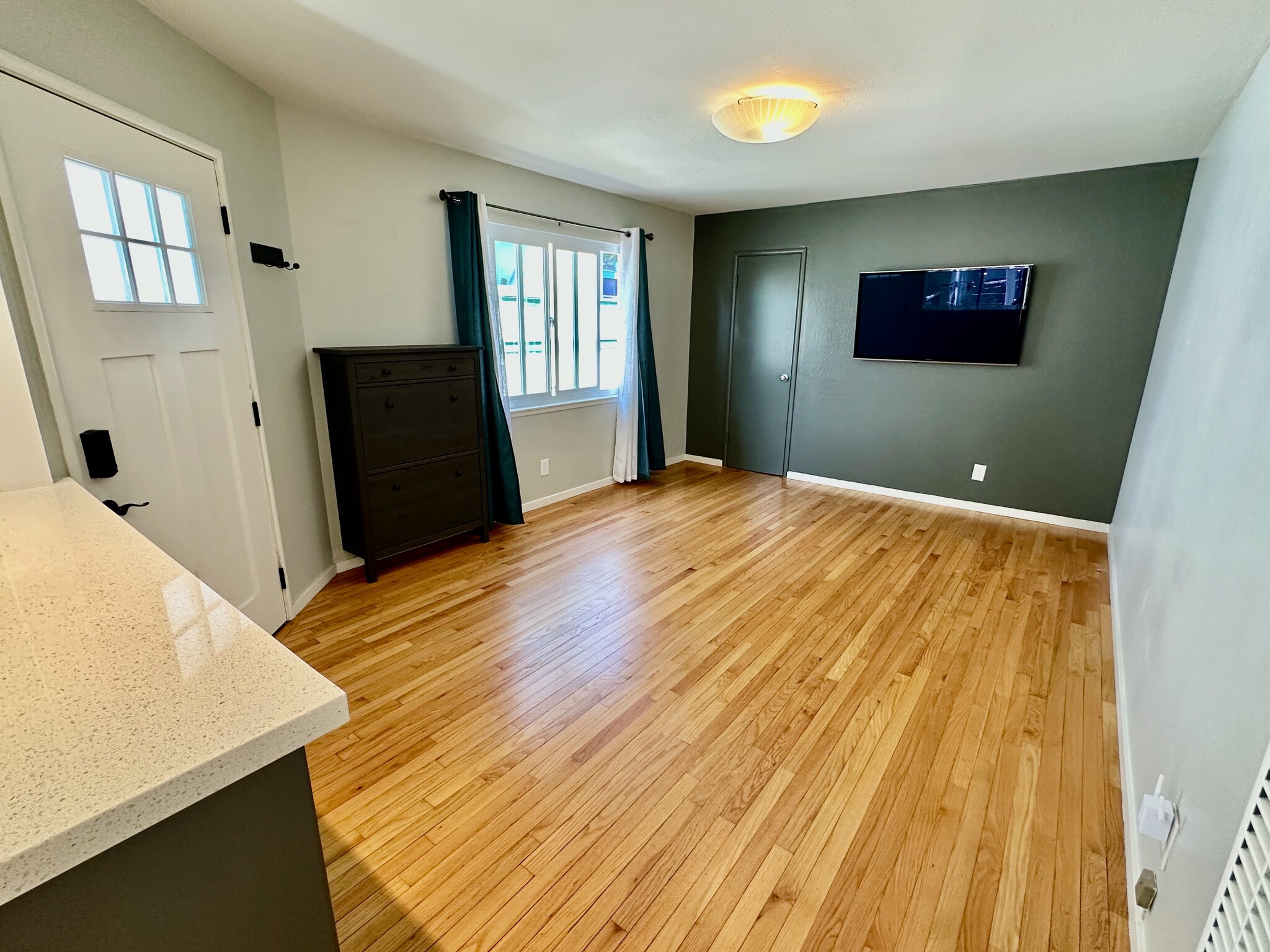 Building Photo - 1342 Ordway St