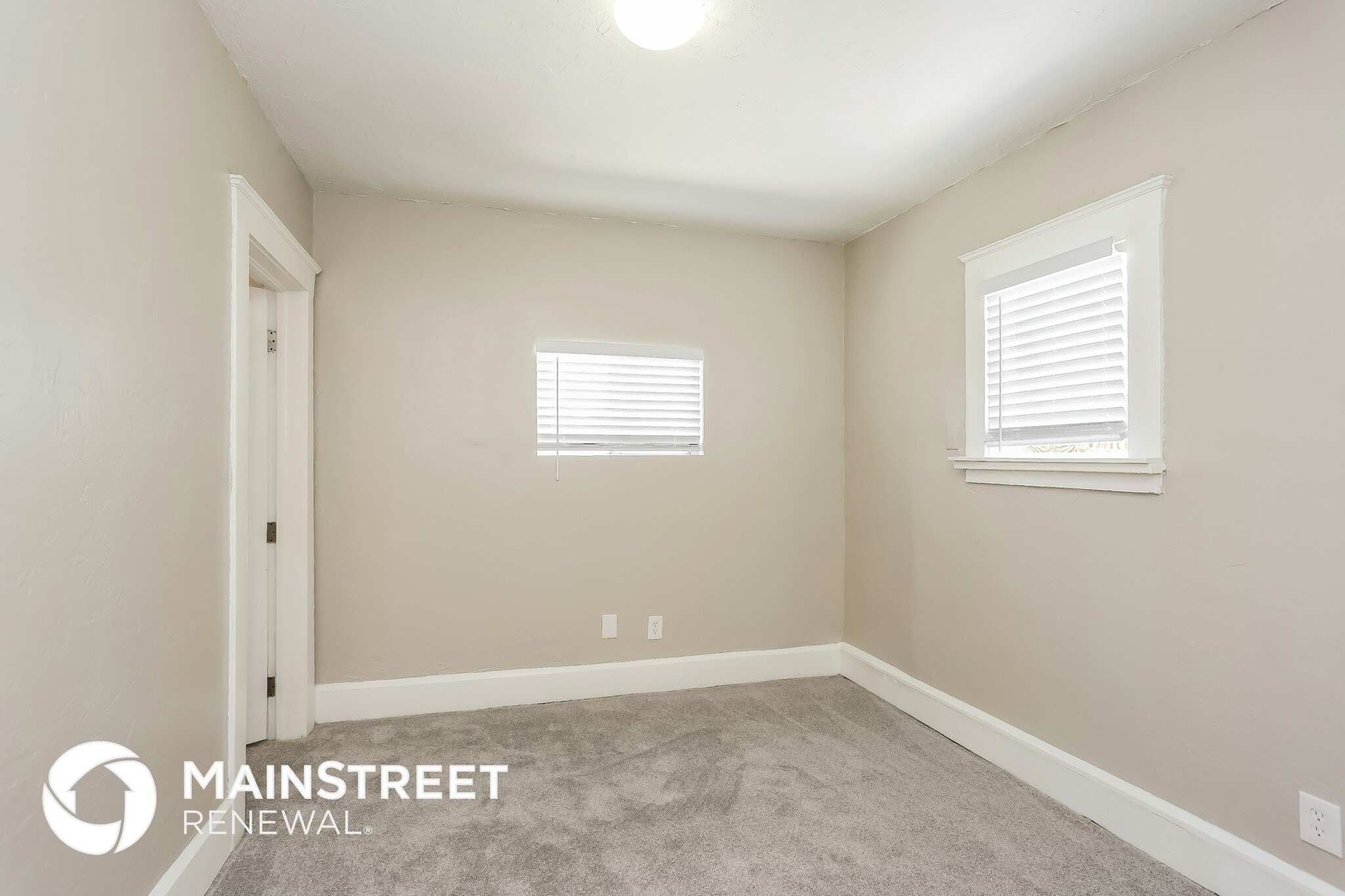 Building Photo - 4010 1st Ave S