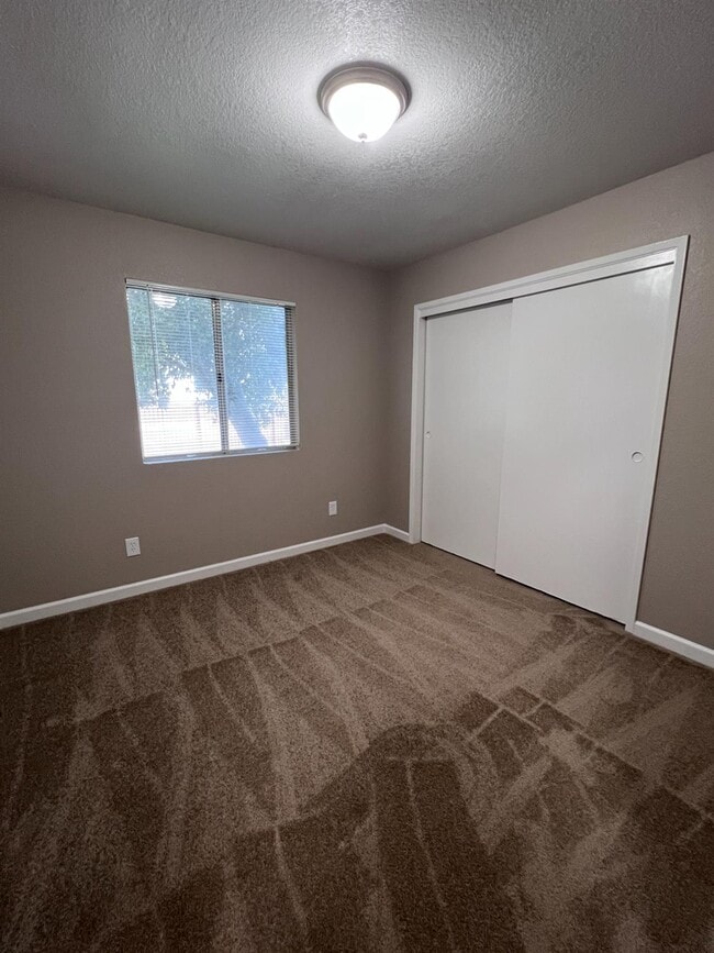 Building Photo - 1262 N Marks Ave