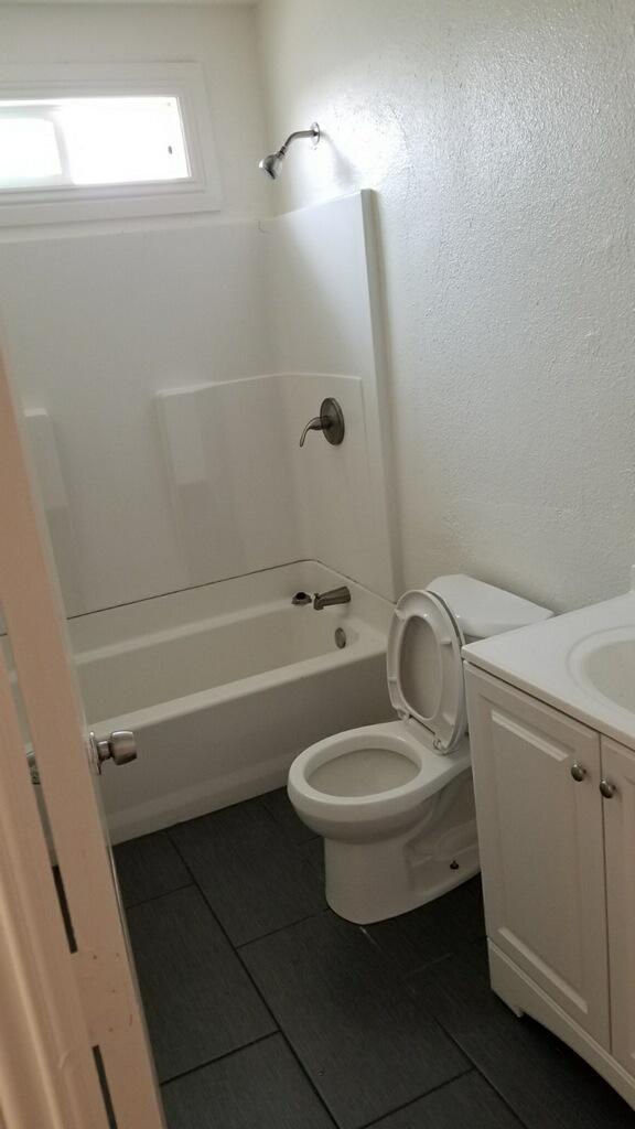 Building Photo - 10616 S Central Ave