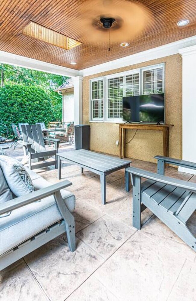 Building Photo - 3115 High Ridge Rd