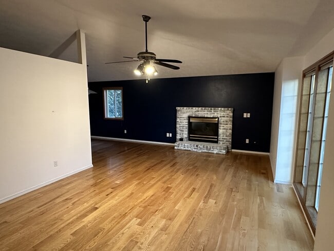 Building Photo - 9206 N Londale Dr