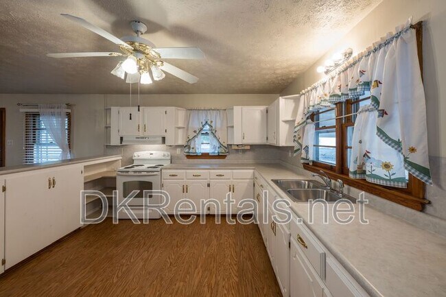 Building Photo - 6822 Wallis Rd