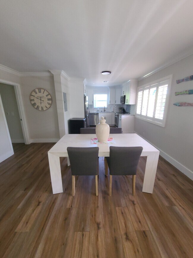 Building Photo - 1202 Palm Trl