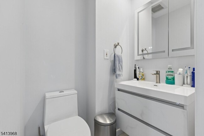 Building Photo - 11 Lewis Ln