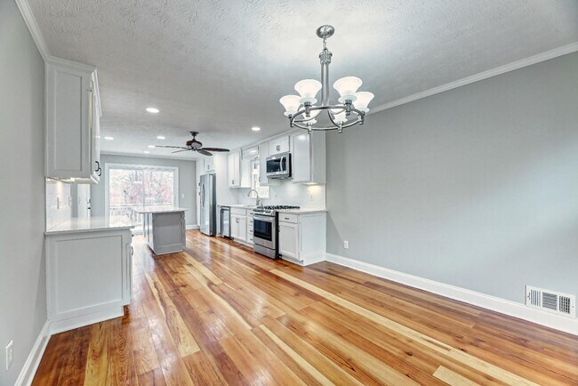 Building Photo - 4843 McPherson Dr NE