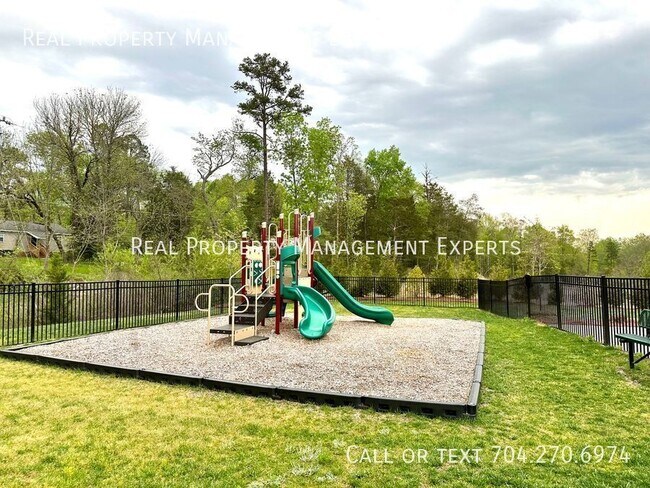 Building Photo - 2166 Black Forest Cove