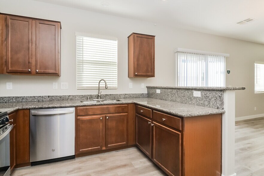 Building Photo - 10215 Cougar Crossing St