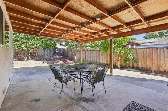 Building Photo - 5795 Coralwood Way