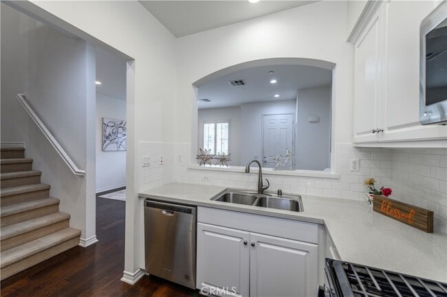 Building Photo - 31 Quartet-