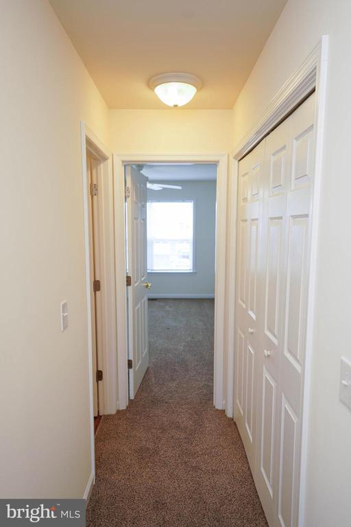 Building Photo - 439 Parkview Ct