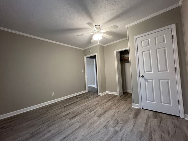 Building Photo - MOVE-IN SPECIAL! $300 off 1st full month's...