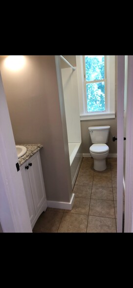 Bathroom - 17 Berkeley St
