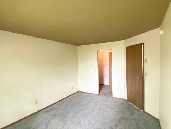 Building Photo - 4842 10th Ave SW