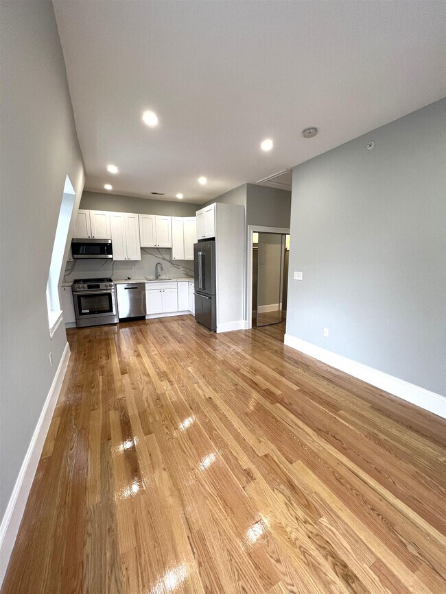 Building Photo - 67 Pearl St