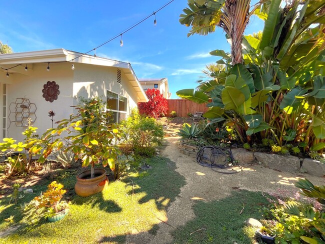 Building Photo - Most Charming Home in La Costa