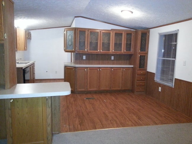 Building Photo - 313 Woodland Dr