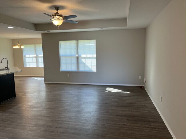 Building Photo - 555 W Melody Ln