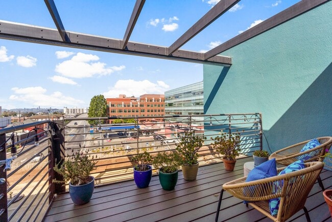 Building Photo - 1364 Powell St